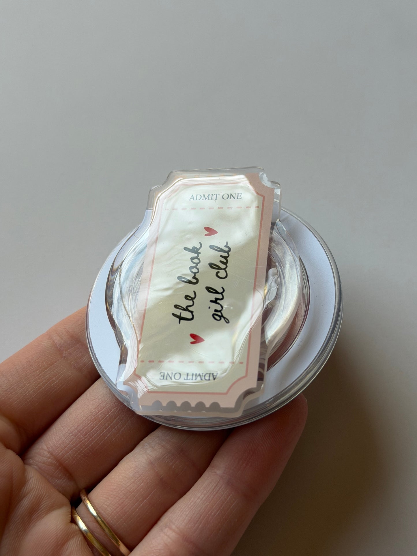 (almost perfect) Reader's Ticket Magnetic Grip